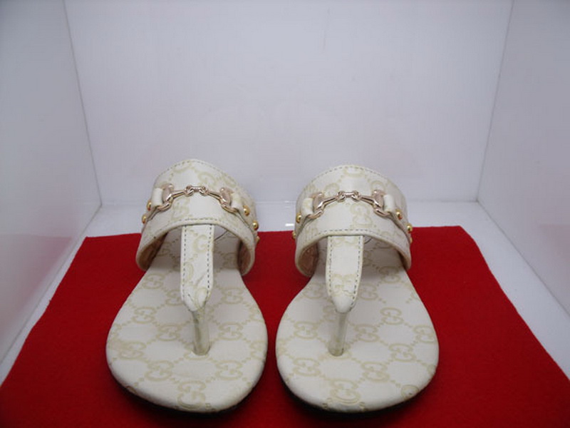 Gucci Slippers Woman--037